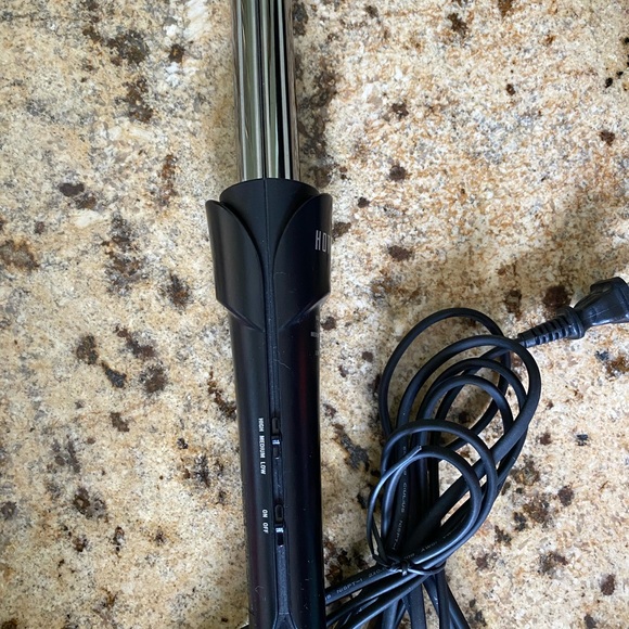 Hot tools curling iron and smoothing in one. - Picture 2 of 2